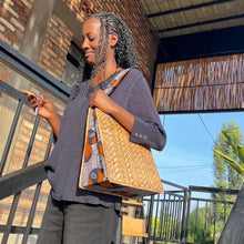 Load image into Gallery viewer, Banana Panel Pop-Up Tote in Neutral
