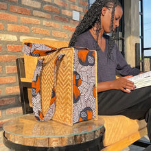 Load image into Gallery viewer, Banana Panel Pop-Up Tote in Neutral
