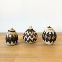 Load image into Gallery viewer, Zulu Mini Lidded Basket 5-6&quot; (Assorted)

