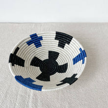 Load image into Gallery viewer, Siwe Bowl Woven Sisal Decorative Plate Dish Bowl from Rwanda
