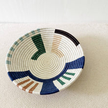 Load image into Gallery viewer, Minago Large Bowl
