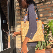 Load image into Gallery viewer, Banana Panel Pop-Up Tote in Neutral
