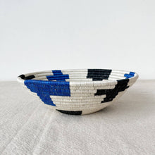 Load image into Gallery viewer, Siwe Bowl Woven Sisal Decorative Plate Dish Bowl from Rwanda

