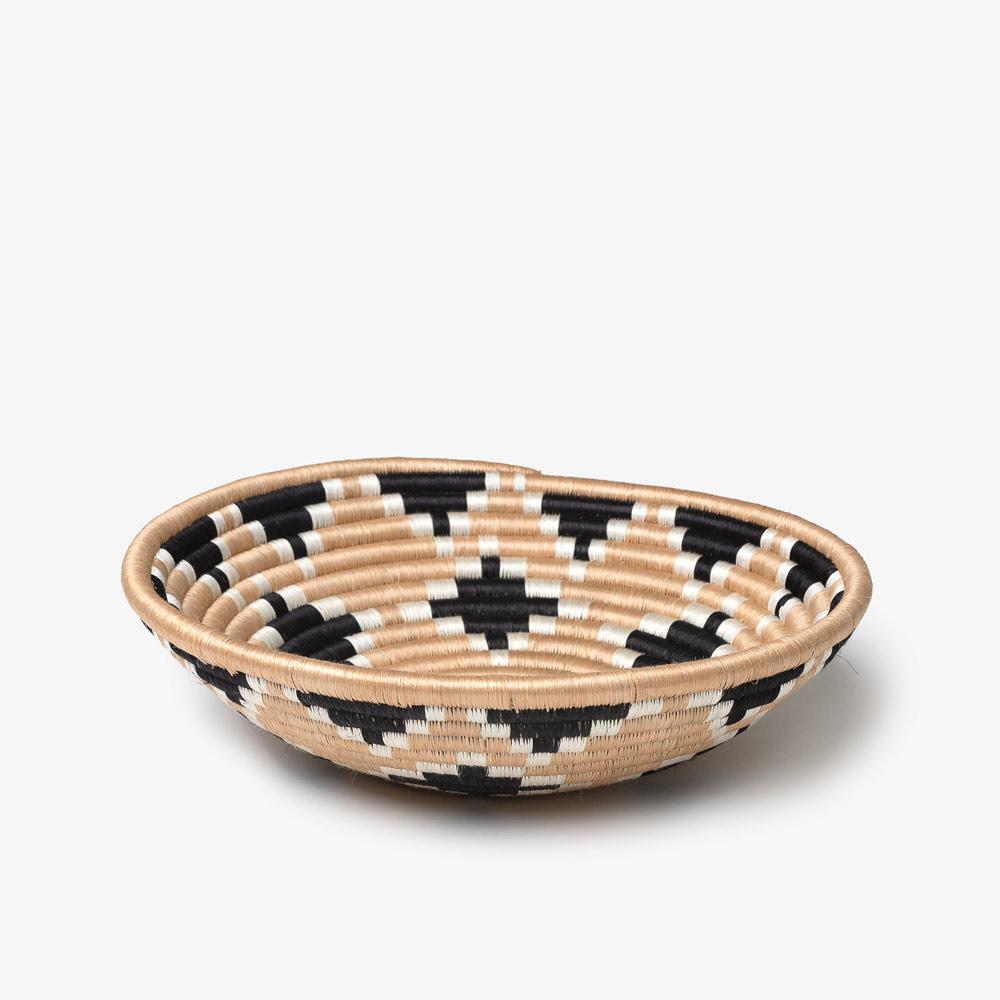 Unique hand woven basket made in Rwanda with black diamond pattern. This is apart of the Akaneri basket design.